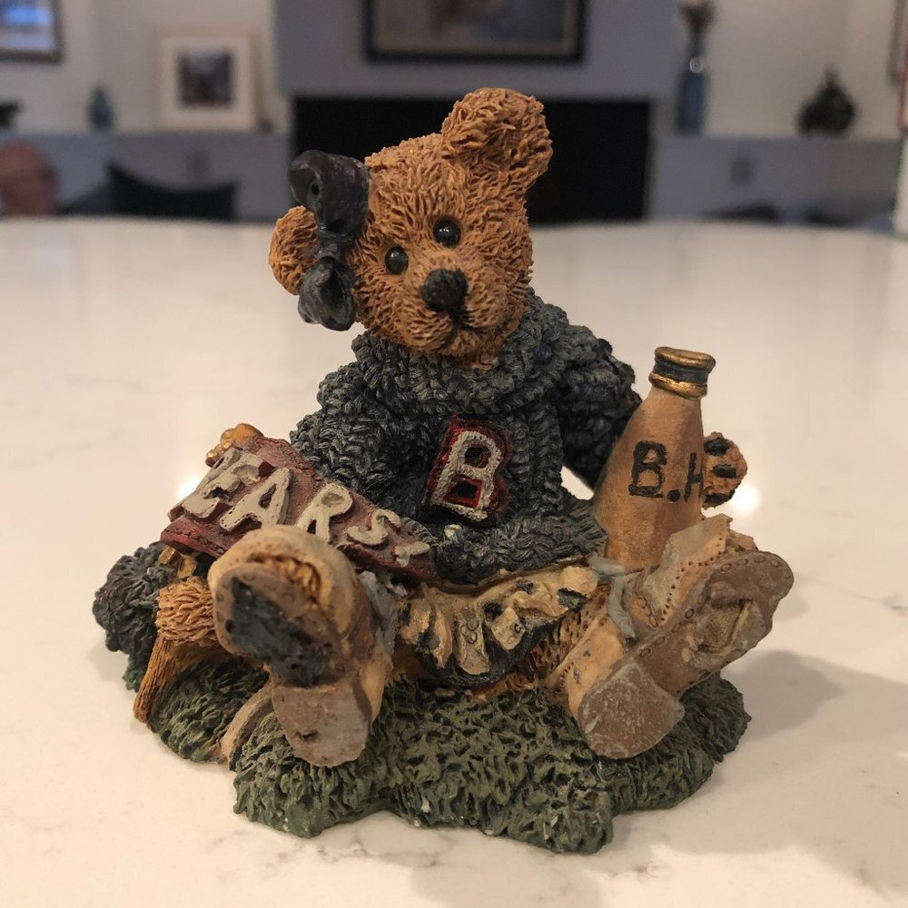 Boyds Bears & Friends Resin Figurine Style # 2268 Bailey...the Cheerleader Vtg